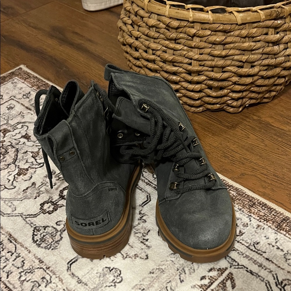 Sorel green gray Lace-Up Boots size 6.5